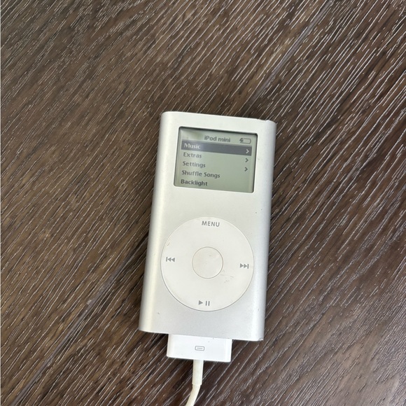 iPod 4gb - Picture 2 of 2